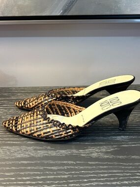 Nancy Nancy Black and Tan Woven Pointed Kitten-Heel Mule 🇮🇹